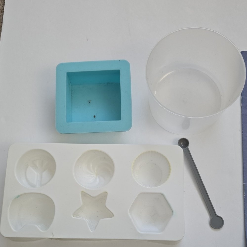 Silicone Blue Mold and Plastic White Mold with Accesory and Bowl For Soap Making